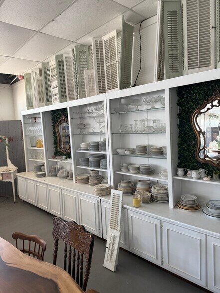 More Photos Of 302 Williams St, Fayetteville Flex For Sale