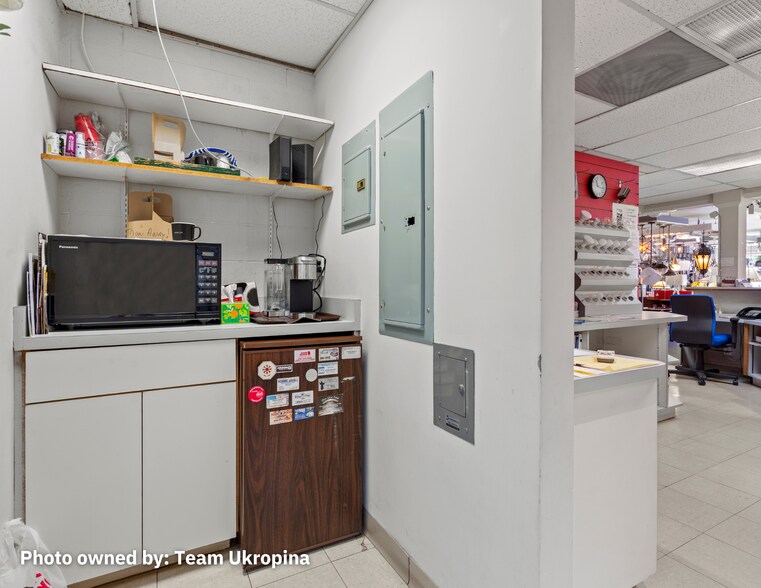 More Photos Of 731 E Walnut St, Pasadena Storefront Retail Office For Sale