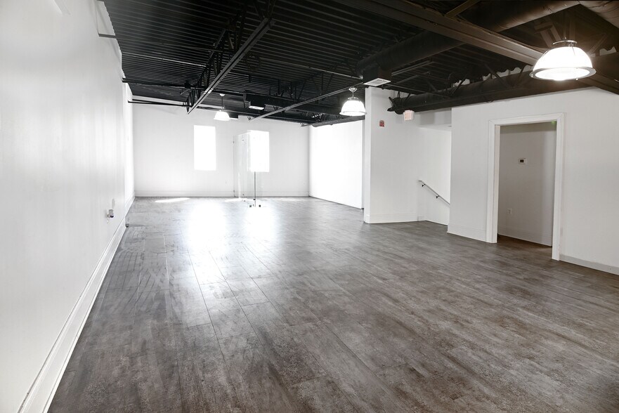More Photos Of 44632 Guilford Dr, Ashburn Flex For Lease