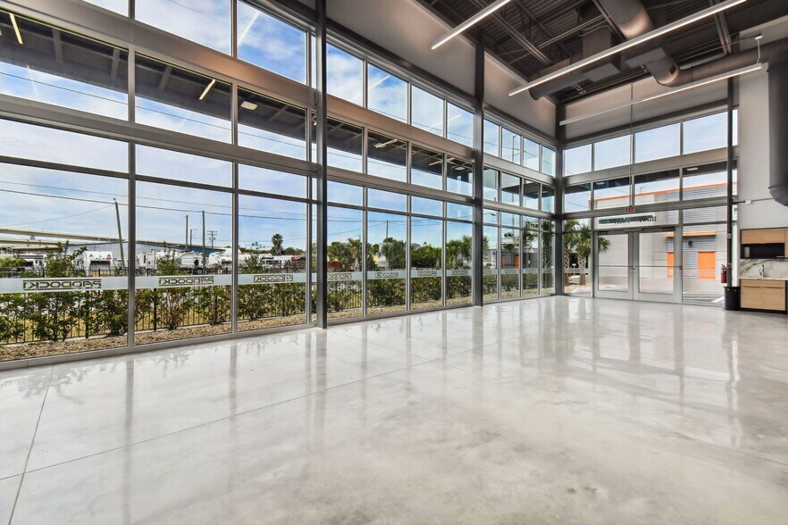 More Photos Of 1111 N 34th St, Tampa Self Storage For Sale
