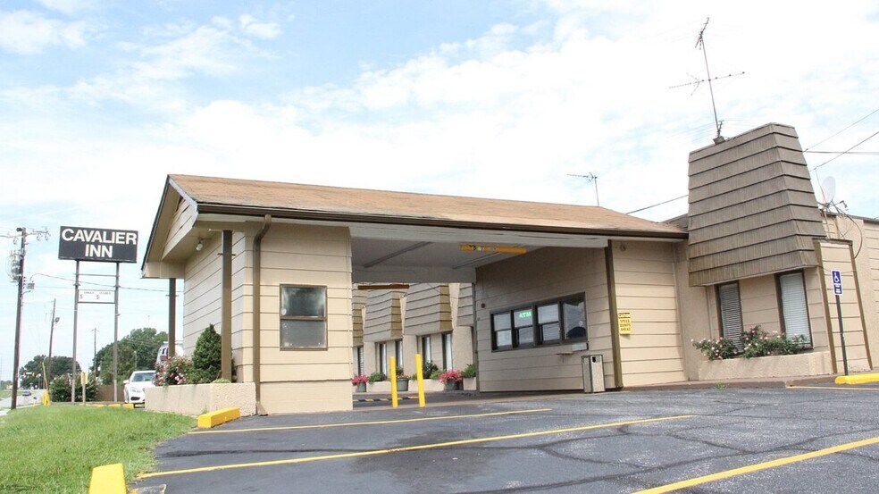 More Photos Of 312 W J J Dr, Greensboro Hotel For Sale