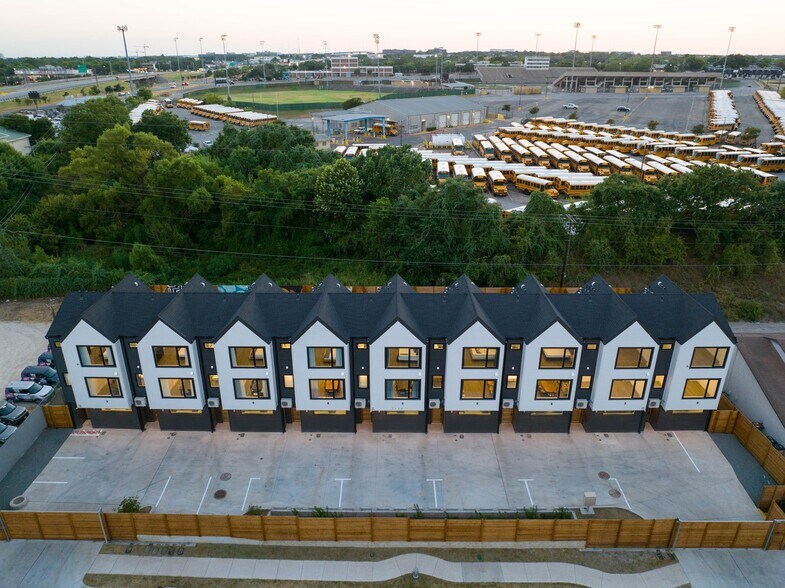 More Photos Of 7104 Creekside Dr, Austin Apartments For Sale