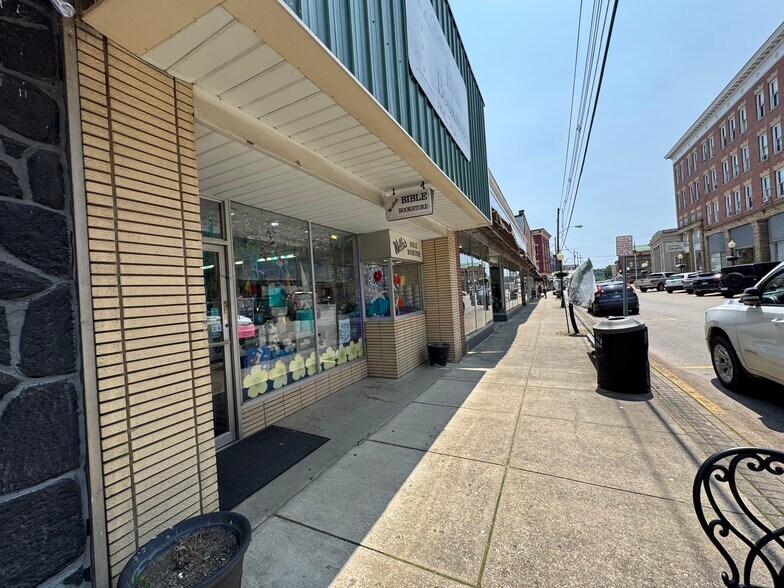 More Photos Of 416 Main St, Point Pleasant Storefront For Sale