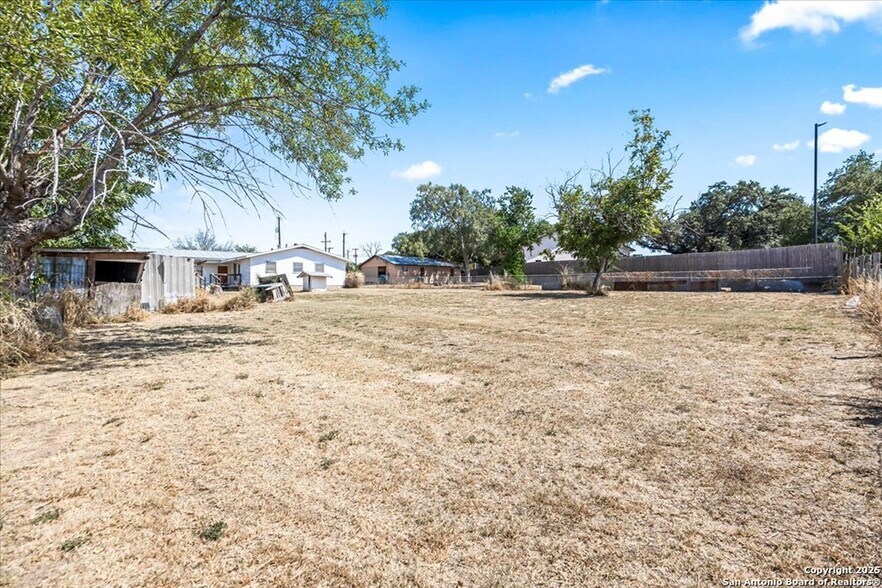 More Photos Of 19239 McDonald St, Lytle Land For Sale