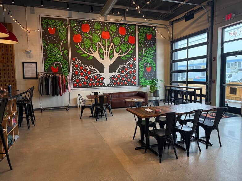 More Photos Of 31 Diamond St, Portland Restaurant For Lease