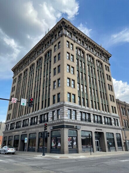 More Photos Of 103 E State St, Mason City Office For Lease