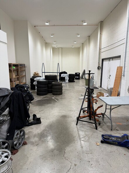 More Photos Of 677 Burnside Rd E, Victoria Showroom For Lease