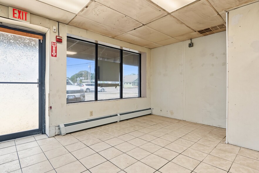 More Photos Of 1690 W Shore Rd, Warwick Storefront Retail Residential For Lease