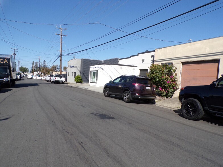 More Photos Of 953 Washington St, San Carlos Warehouse For Lease