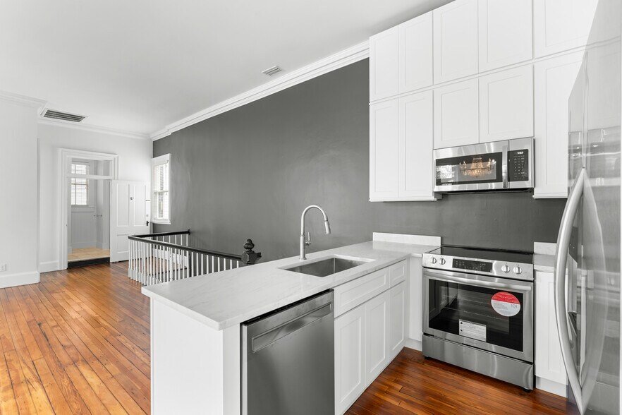 More Photos Of 417 Whitaker St, Savannah Storefront Retail Residential For Sale