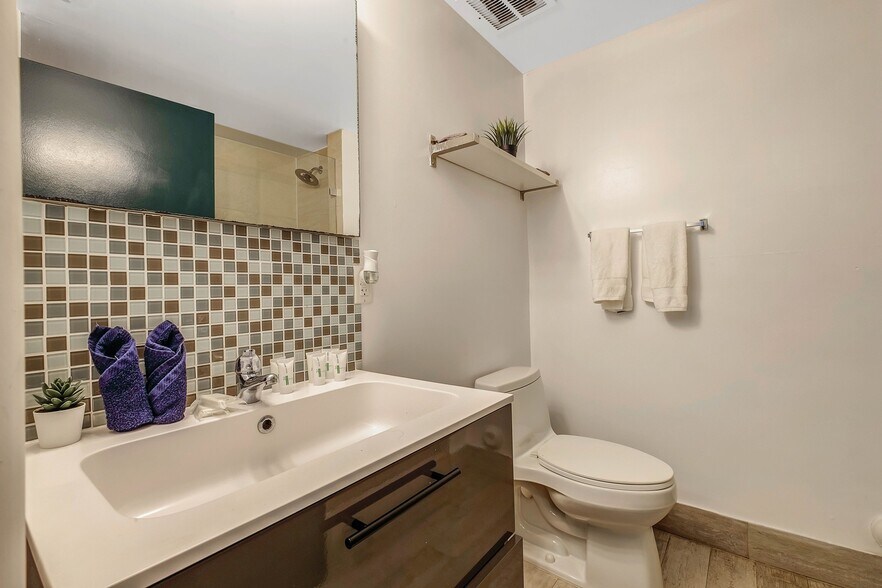 More Photos Of 1321 15th St, Miami Beach Hotel For Sale