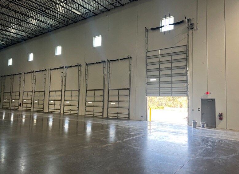 More Photos Of 10744 Alta Dr, Jacksonville Industrial For Lease