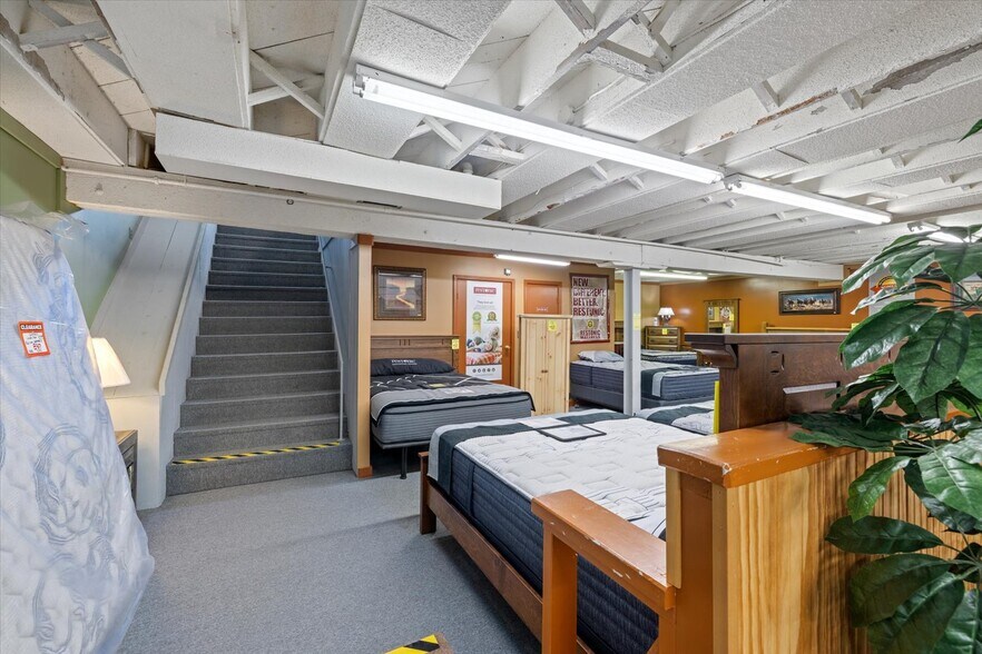 More Photos Of 816 NW 4th St, Grand Rapids General Retail For Sale