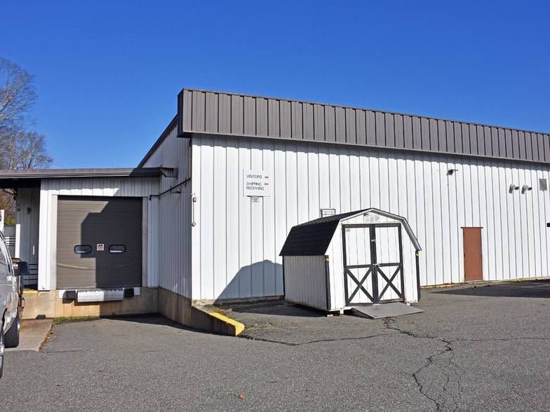 More Photos Of 1114 Federal Rd, Brookfield Light Manufacturing For Lease