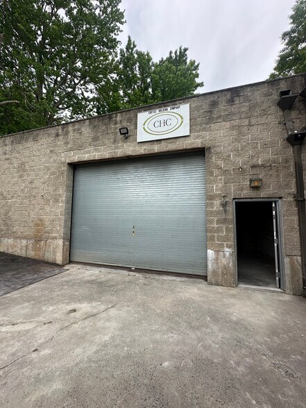 More Photos Of 3475 Victory Blvd, Staten Island General Retail For Sale