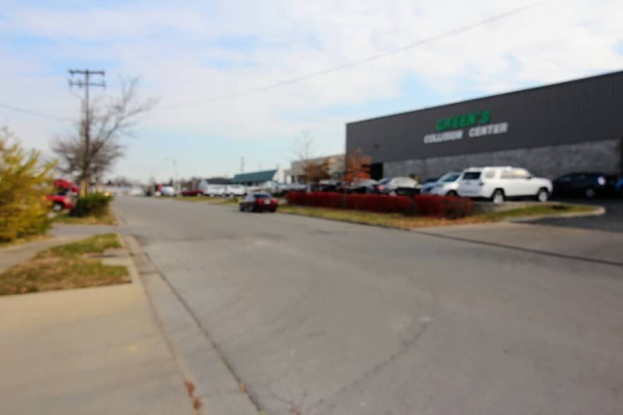 More Photos Of 1051 Floyd Dr, Lexington Flex For Lease