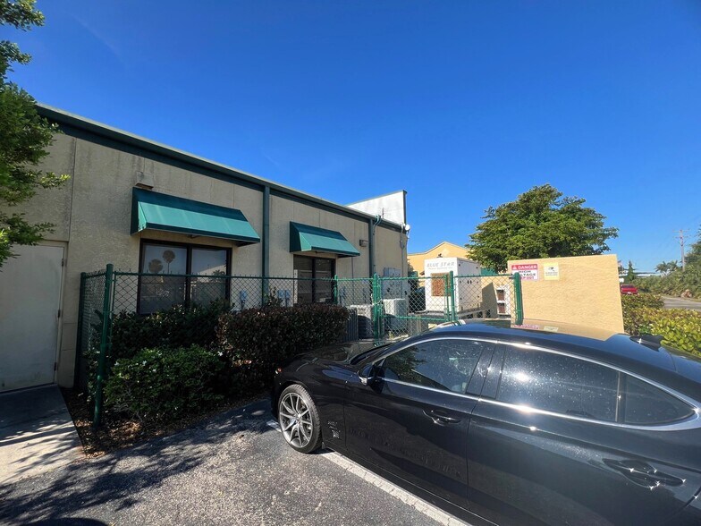 More Photos Of 10970 S Cleveland Ave, Fort Myers Office For Sale