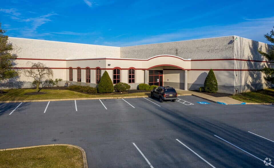 More Photos Of 1828 Freedom Rd, Lancaster Warehouse For Lease