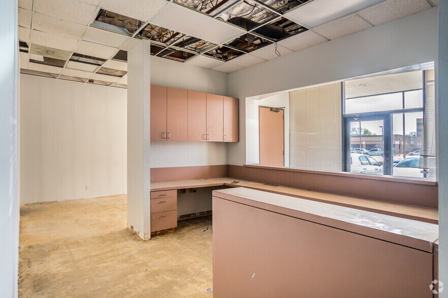 More Photos Of 12501-12607 Gulf Fwy, Houston Unknown For Lease