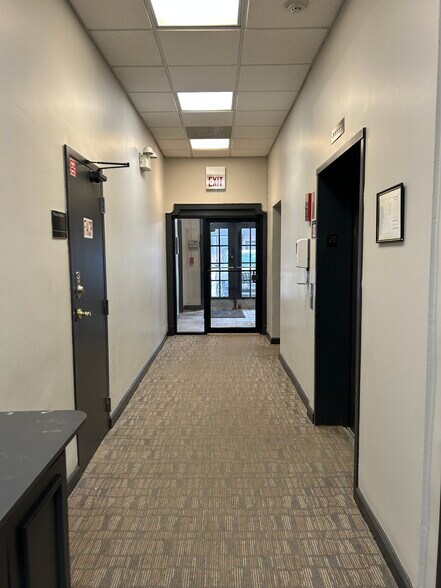 More Photos Of 1215 Washington Ave, Wilmette Office For Lease