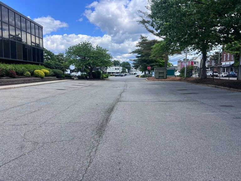 More Photos Of 100-110 Midland Ave, Port Chester Warehouse For Lease