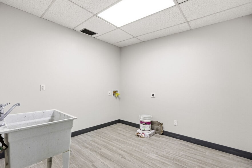 More Photos Of 901 N Grove St, Eustis Medical For Sale