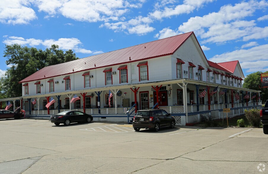 More Photos Of 300 S Volusia Ave, Orange City Hotel For Lease