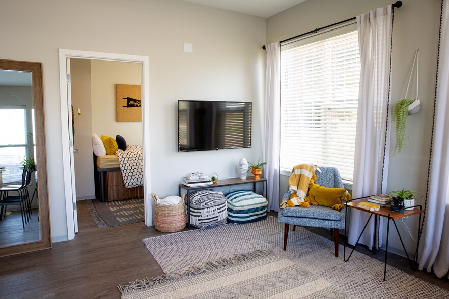 More Photos Of 104 E 7th St, Coralville Apartments For Lease