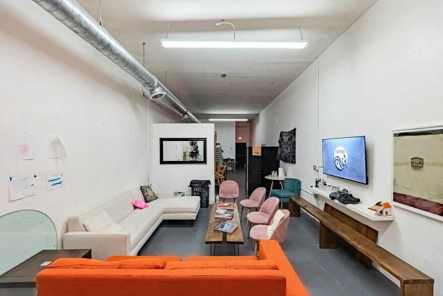 More Photos Of 702 NW 5th Ave, Miami Flex For Sale