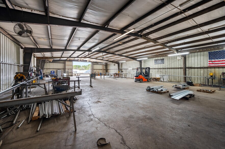 More Photos Of 10462 Hwy 165 S, Forest Hill Warehouse For Sale