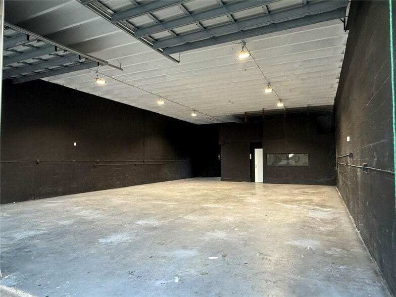 More Photos Of 5960-5992 SW 23rd St, West Park Showroom For Sale