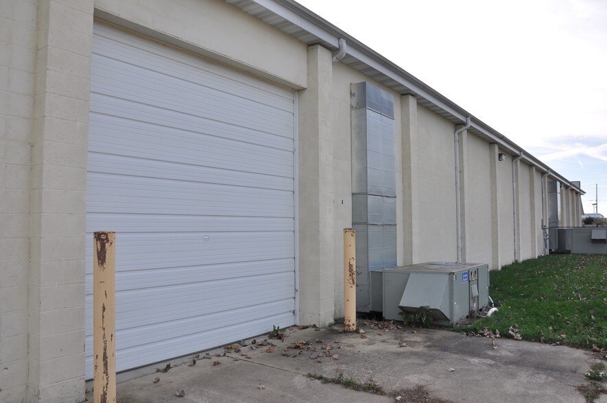 More Photos Of 200 Spitler Park Plz, Mount Zion Storefront Retail Office For Sale