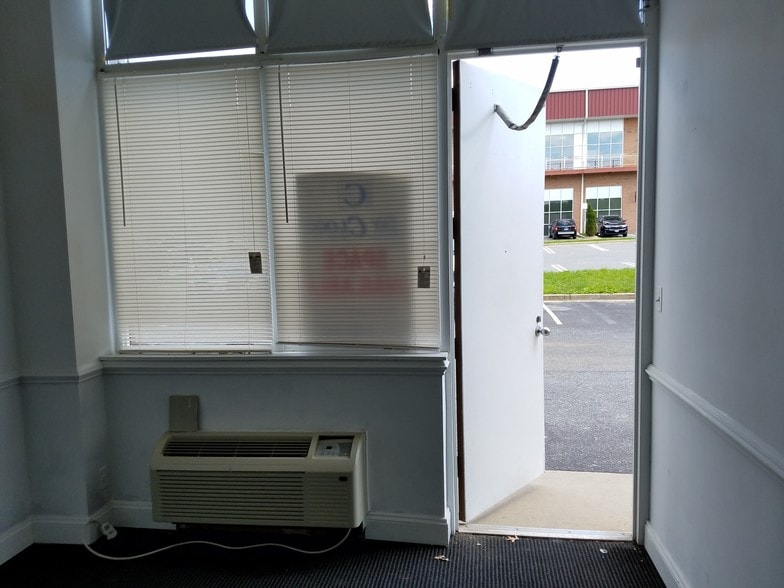 More Photos Of 18775 N Frederick Rd, Gaithersburg Warehouse For Lease