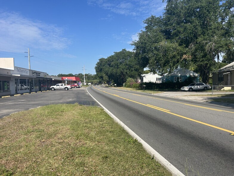 More Photos Of 2413 Crill Ave, Palatka Office For Sale