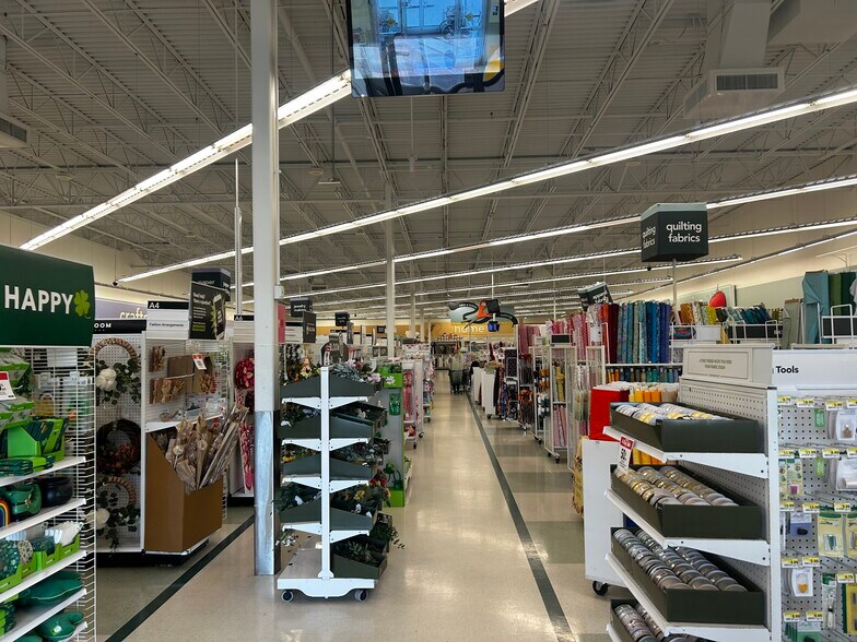 More Photos Of 3958 Junior Prewitt Point, Osage Beach Freestanding For Lease