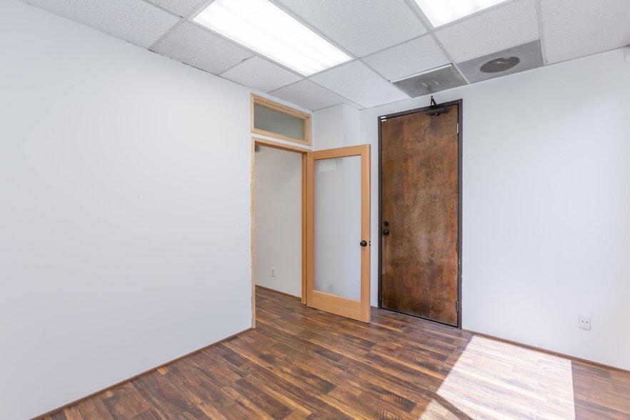 More Photos Of 23030 Lyons Ave, Santa Clarita Medical For Lease