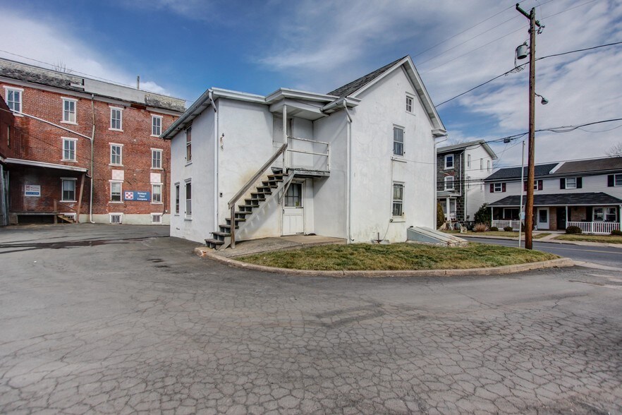 More Photos Of 20 N Main St, Richlandtown Flex For Sale