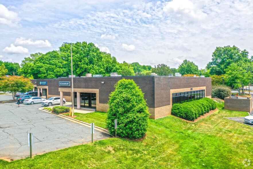 More Photos Of 814 Tyvola Rd, Charlotte Unknown For Lease