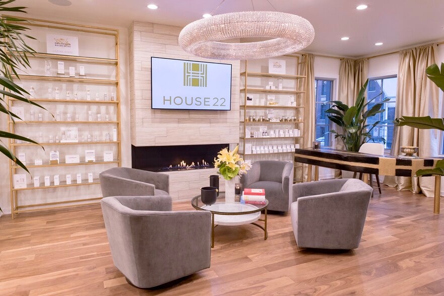 More Photos Of 22 E Elm St, Chicago Storefront Retail Office For Sale