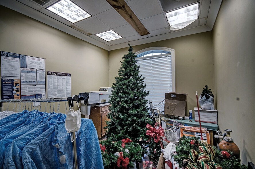 More Photos Of 1237 Highway 35, Forest Medical For Sale