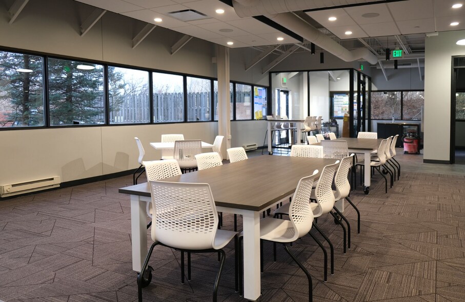 More Photos Of 12747 Olive Blvd, Creve Coeur Coworking Space