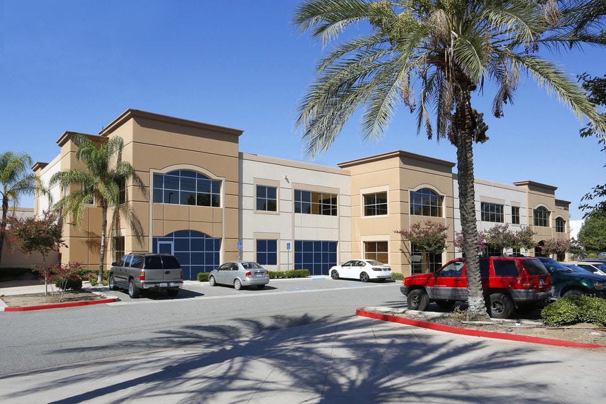 More Photos Of 18421 Collier Ave, Lake Elsinore Showroom For Lease