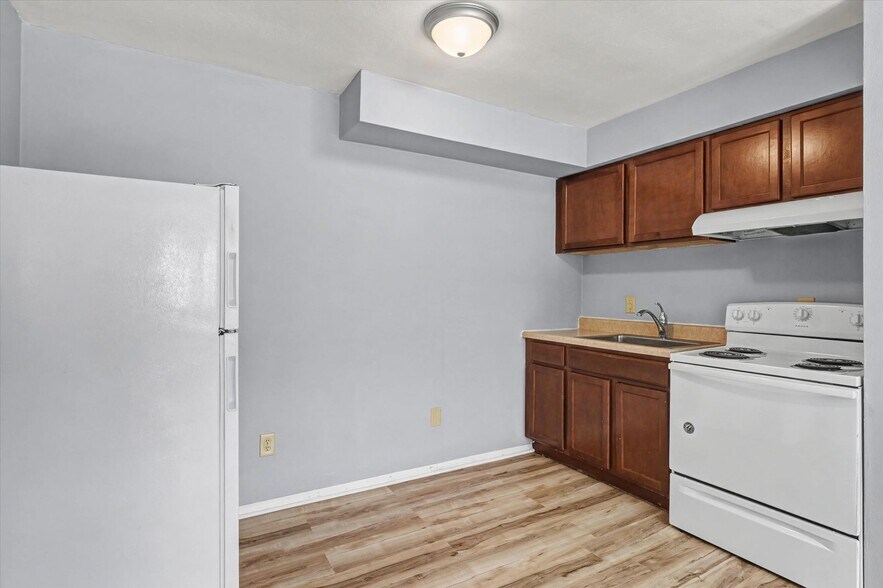 More Photos Of 1306 Silver St, Urbana Apartments For Sale