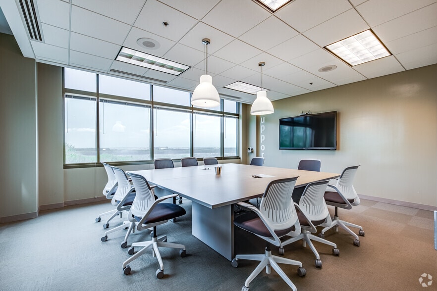 More Photos Of 2655 Eagan Woods Dr, Eagan Office For Lease