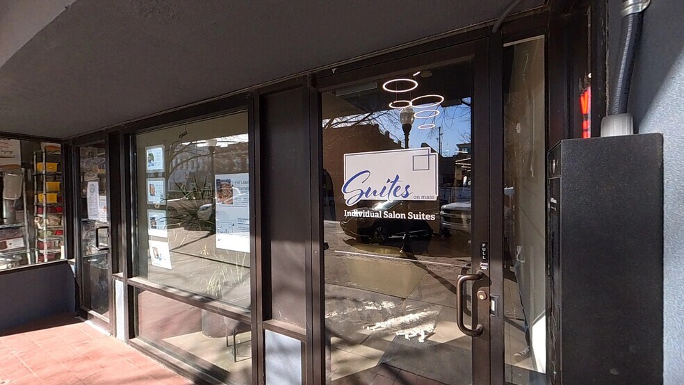 More Photos Of 911 Massachusetts St, Lawrence Apartments For Lease