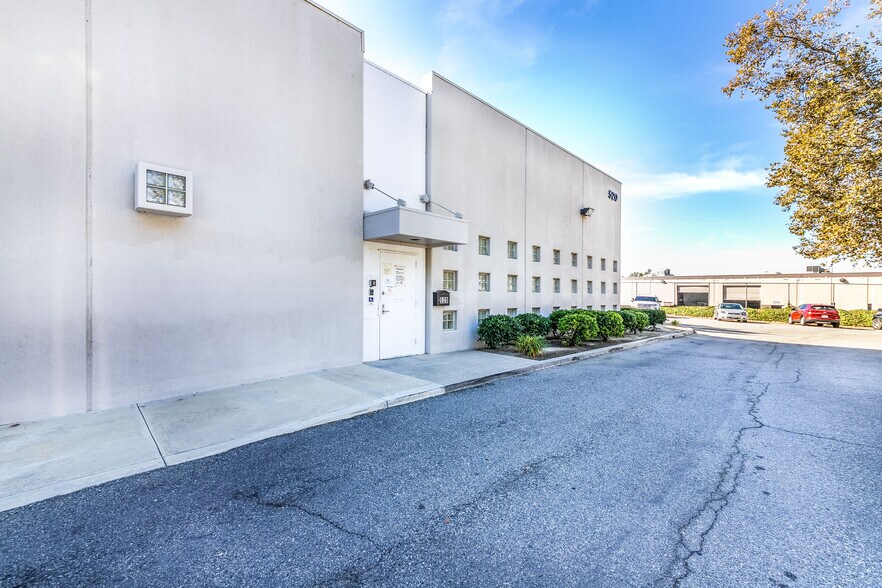 More Photos Of 520 E Easy St, Simi Valley Warehouse For Lease