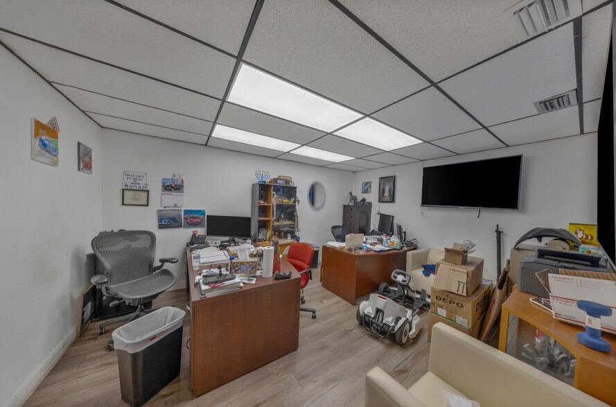 More Photos Of 3700 NW 27th Ave, Miami Service For Lease