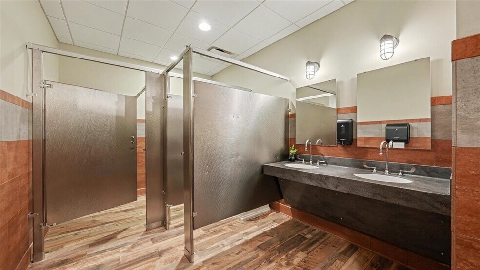 More Photos Of 102 Walnut St, Winona Office Residential For Sale