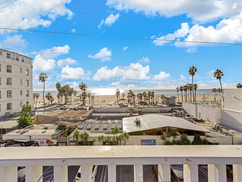 More Photos Of 14 Ozone Ave, Venice Apartments For Sale