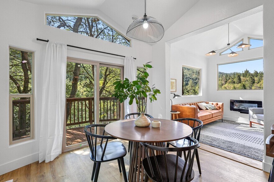 More Photos Of 4727 Dunsmuir Ave, Dunsmuir Hotel For Sale